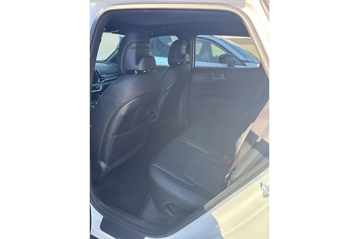 $31900 : Kia Sportage Plug-In Hybrid image 6