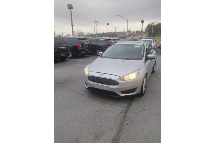$8350 : 2016 Focus SE image 4