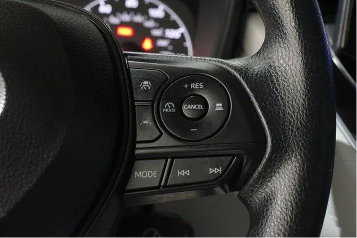 $26798 : Toyota Corolla Cross 2024 AW image 10