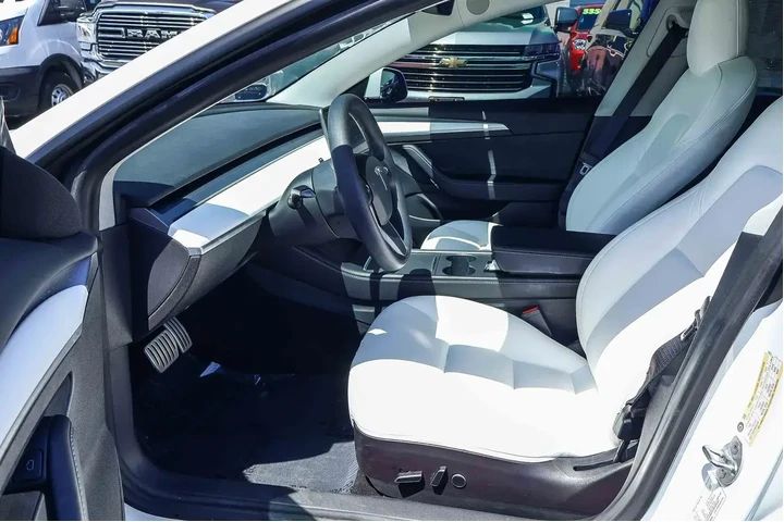 $29000 : Tesla Model 3 2022 AWD Perfo image 2