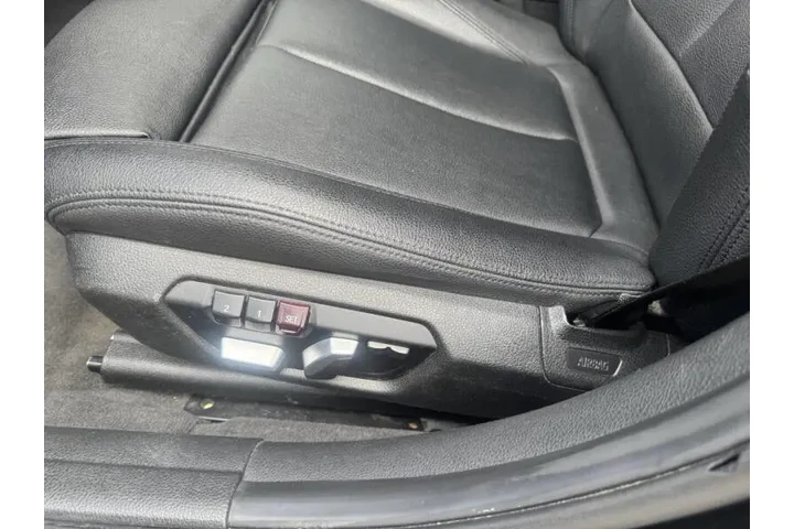 $10997 : 2018 BMW 3 Series 330i image 3