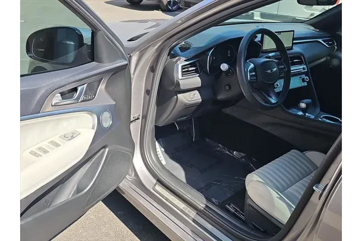 $37500 : Genesis G70 2025 AWD 2.5T Sp image 10