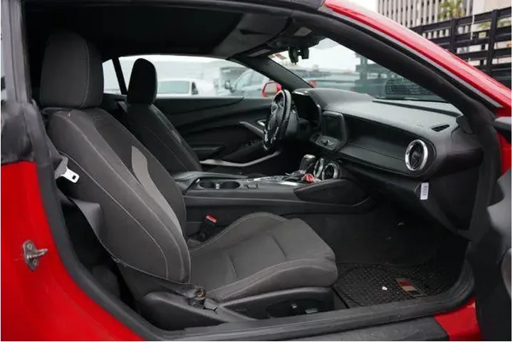 $16879 : Chevrolet Camaro 2018 LT 2dr image 5