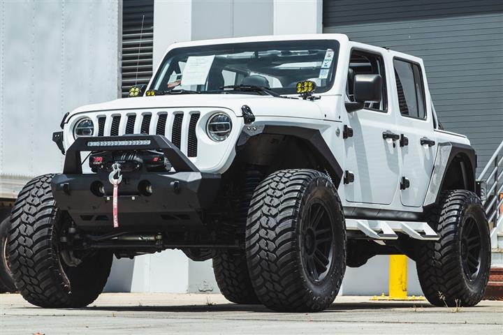 2020 Wrangler Unlimited Sport image 2