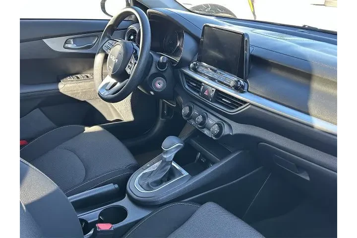 $14653 : Kia Forte 2024 LXS 4dr Sedan image 7