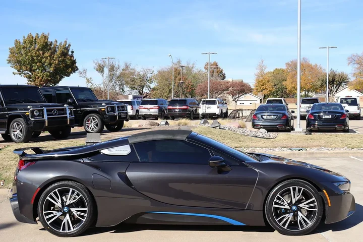 $65998 : 2019 i8 Roadster image 6