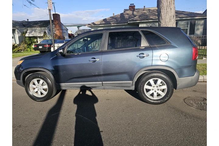 $3500 : 2011 Kia sorento lx 4d sport image 10