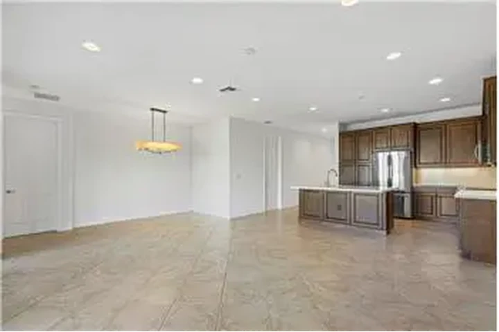 $6000 : Rental property with 5 bedro image 7