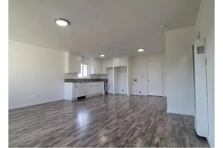 $1500 : Stylish 2 bedroom, 1 bathroom image 1