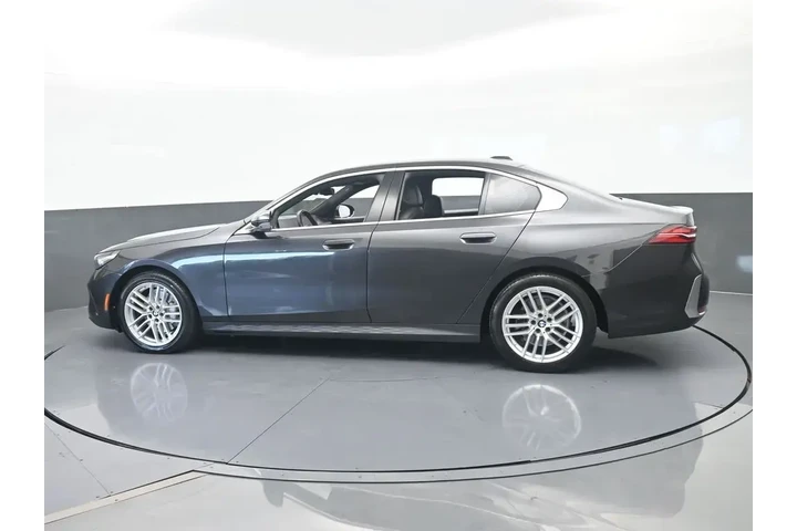 $37991 : BMW 5 Series 2024 530i 4dr S image 3
