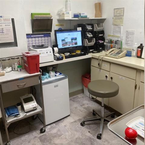 Universal Medical Clinic image 8