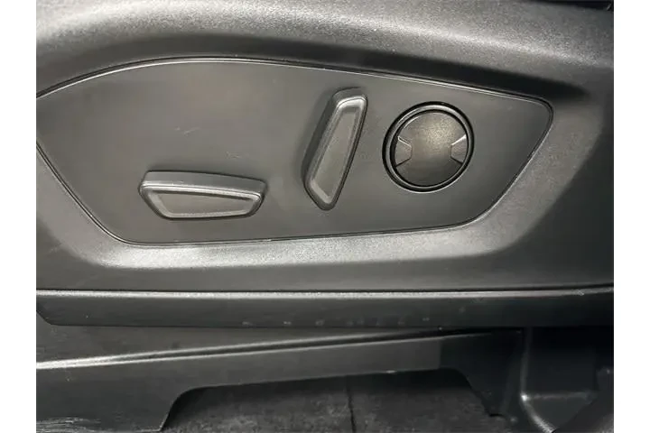 $27112 : Ford Explorer 2023 AWD XLT 4 image 4