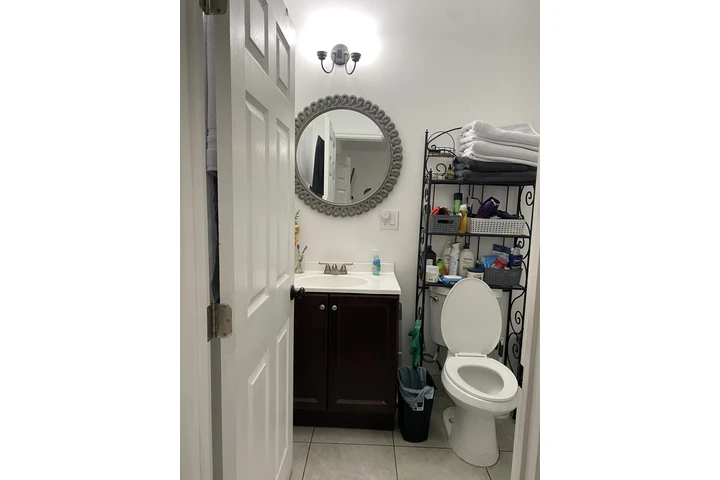$1800 : 1Bedroom Apartment Riverside image 8