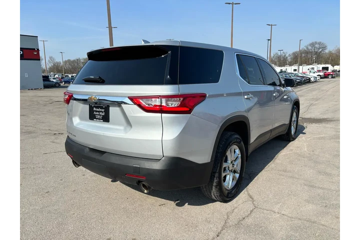 2021 Traverse AWD 4dr LS w/1LS image 2