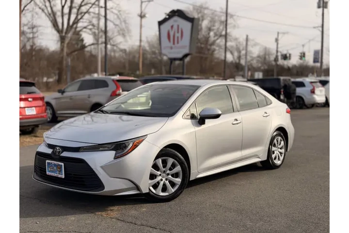 $19995 : 2023 Corolla LE image 2