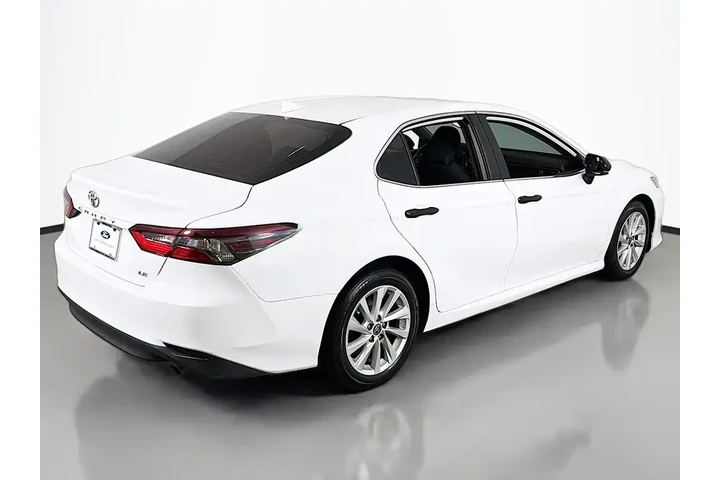 $18399 : Toyota Camry 2022 LE 4dr Sed image 7