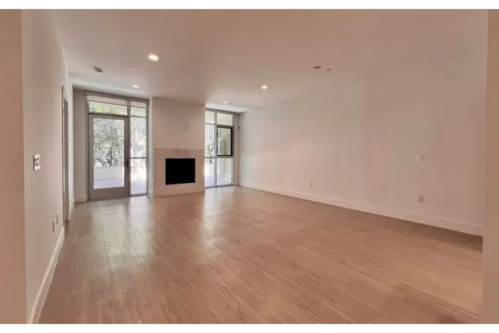 $1500 : 1Bed 1 bath Apt in Koreatown image 3