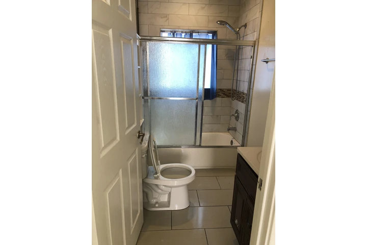 $1495 : Single, 1st floor, Los Angeles image 4