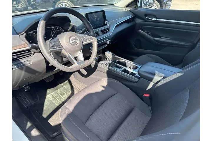 $18094 : Nissan Altima 2023 2.5 SV 4d image 6