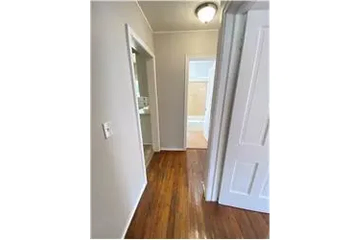 $1400 : Rental property with 1 bedro image 3