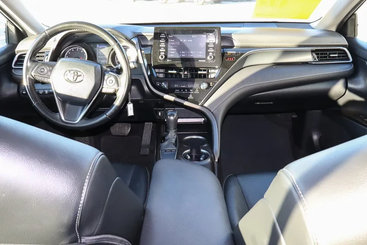 $22488 : 2023 Camry SE Auto image 10