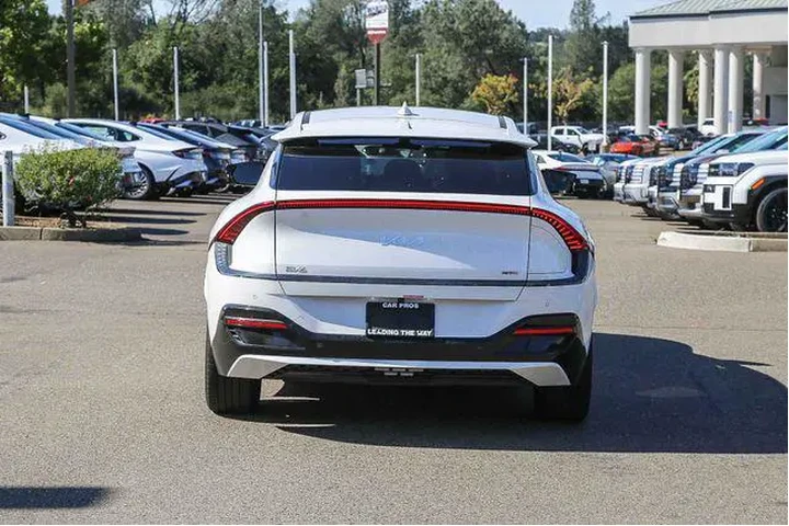 $27991 : Kia EV6 2024 GT-Line 4dr Cro image 4