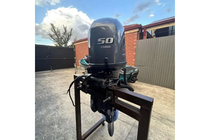 $1000 : Yamaha 2018 de 50 HP y 4 tiemp image 2