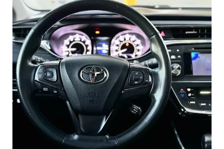 2013 Avalon XLE Premium image 10
