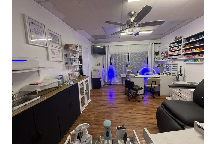 NAILS STATION RENT O COMISION image 2