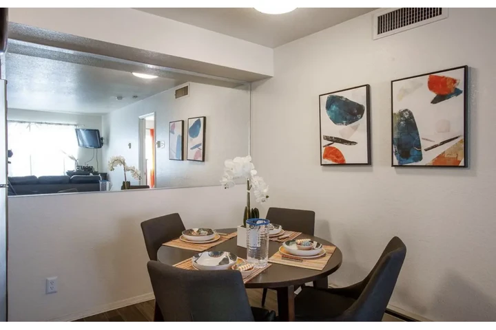 $1400 : One bed room image 1