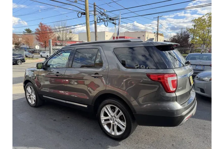 $7699 : 2017 Explorer XLT image 8