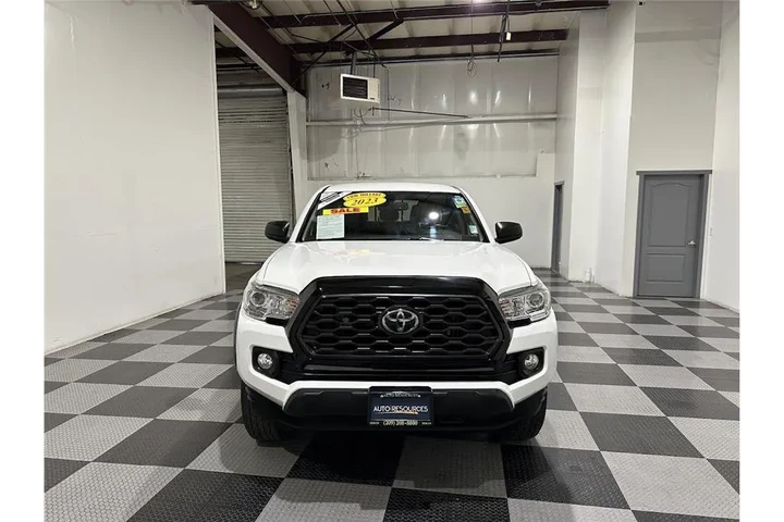 $31599 : Tacoma 2WD 2023 image 2