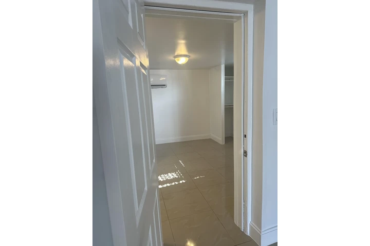 $1700 : Renta apt /  un cuarto image 5