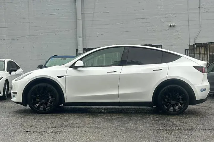 $28900 : Tesla Model Y 2021 AWD Long image 7