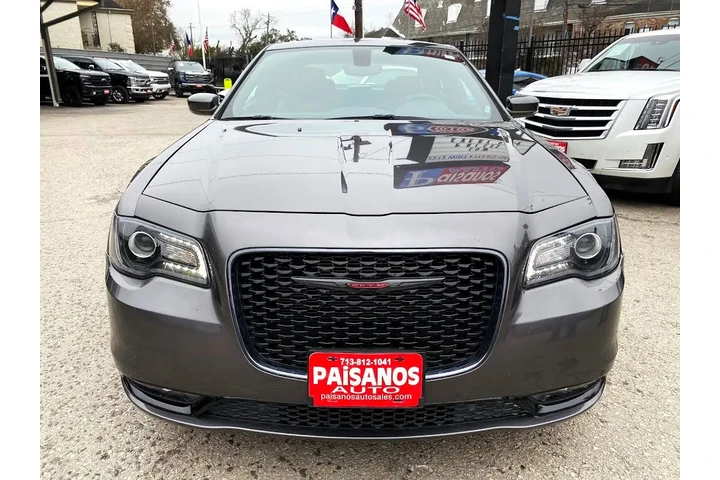 2023 300 S V6 image 2