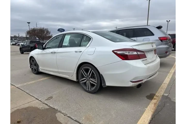 $17990 : Honda Accord 2017 Sport Spec image 3