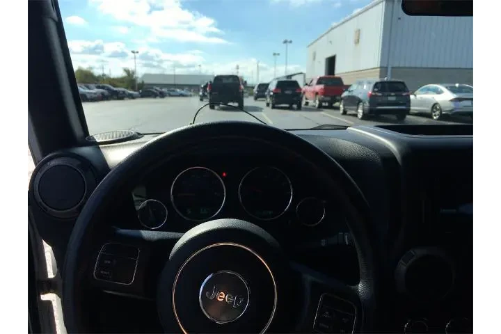 $13000 : Jeep Wrangler 2015 4x4 Sport image 3