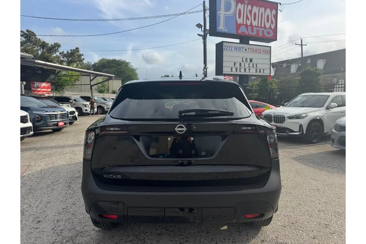 2025 Kicks SV image 5