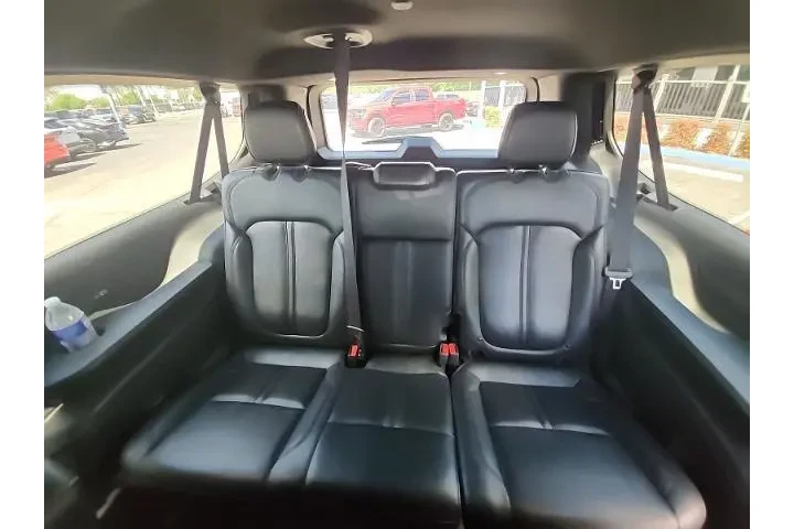 $33997 : Jeep Wagoneer L 2023 4x4 Car image 9