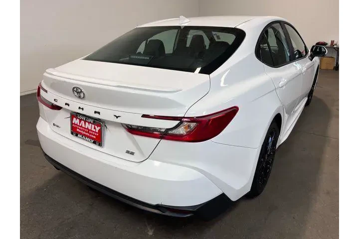 $28915 : Toyota Camry 2025 SE 4dr Sed image 3