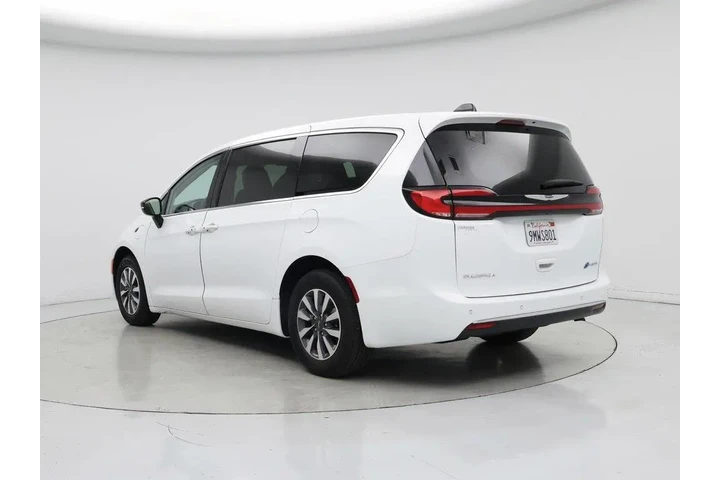 $29998 : Chrysler Pacifica Plug-In Hy image 2
