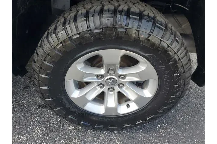 $29990 : Ram 1500 2021 4x2 Laramie 4d image 6