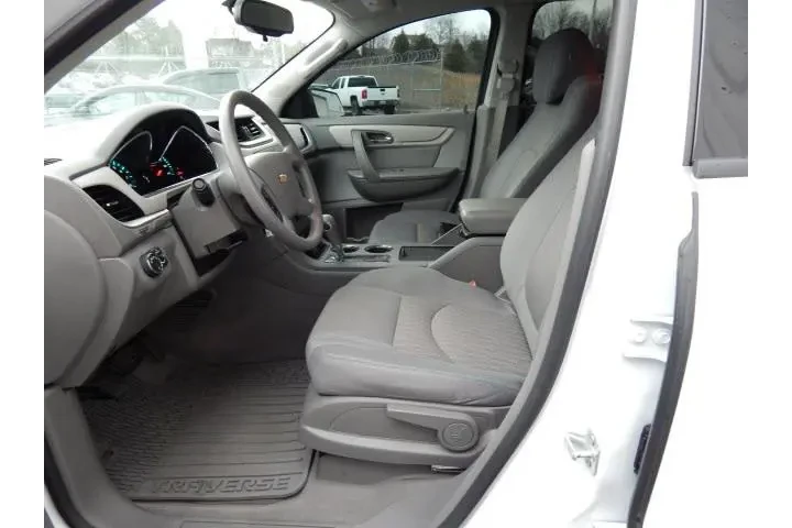 $9850 : Chevrolet Traverse 2017 LS 4 image 3