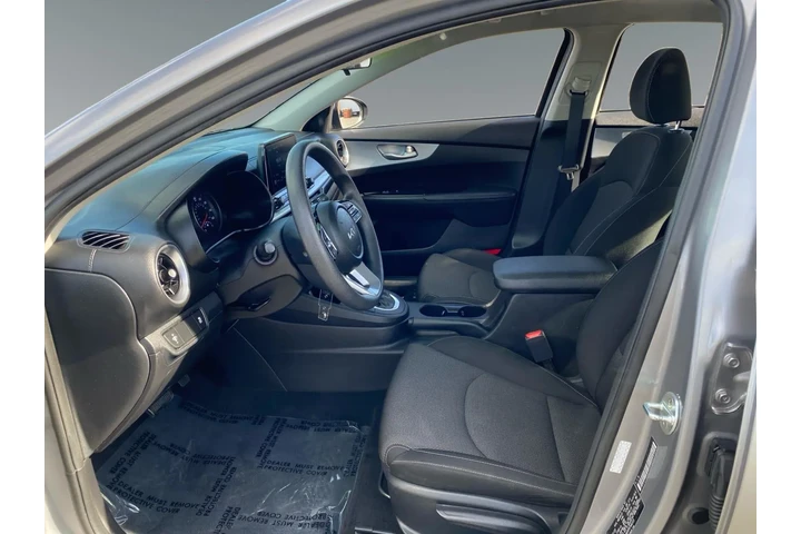 $22857 : Kia Forte 2023 image 9