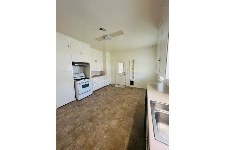$800 : charming HOME ..San Bernardino image 6