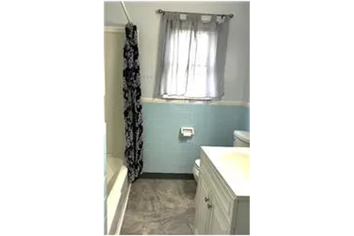 $700 : Rental property with 2 bedro image 8