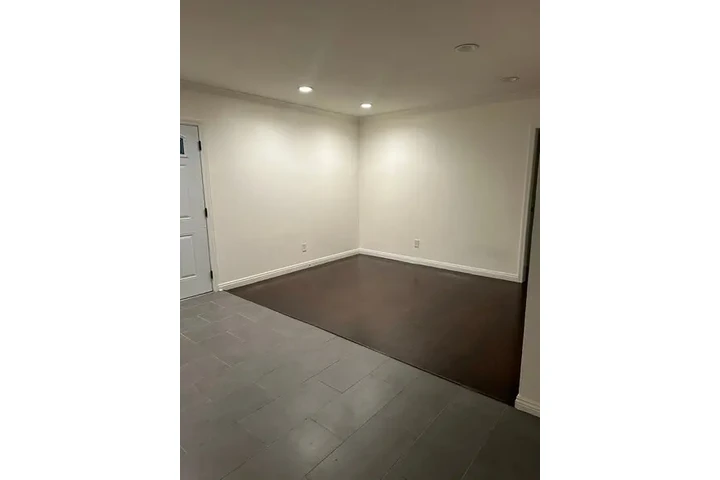 $2500 : Removelado South Gate 2/1 image 1