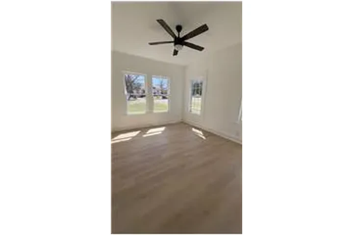 $1250 : Rental property with 2 bedro image 9