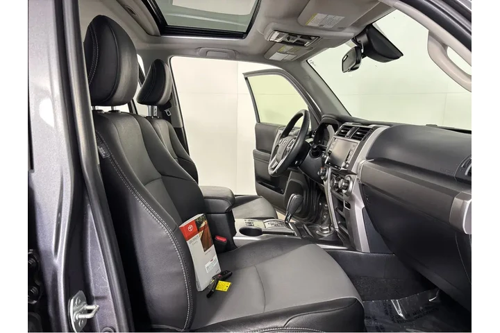 $42997 : Gold Certified2022 4Runner SR image 5
