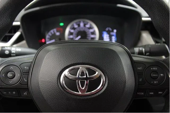 $17989 : Toyota Corolla 2020 LE 4dr S image 7